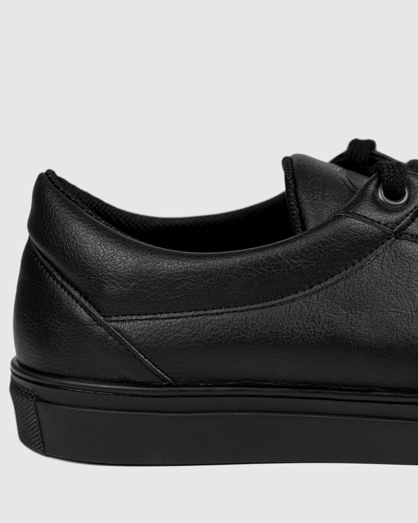 Sneakers Awake Black sneakers made of Vegea grape leather - Vegan America