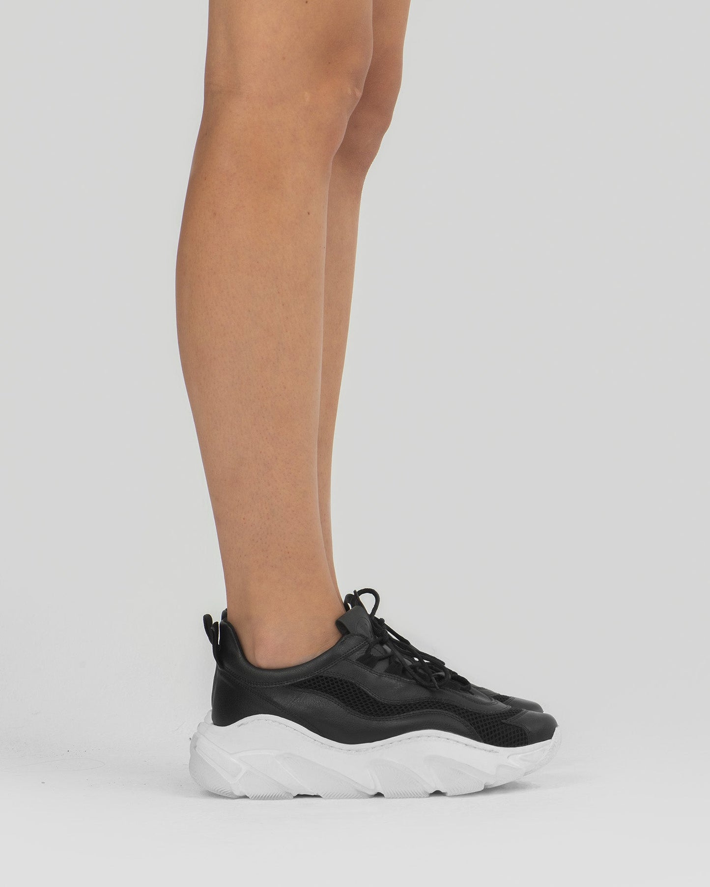 Daddy's Sneakers Black vegan women's sneakers - Vegan America