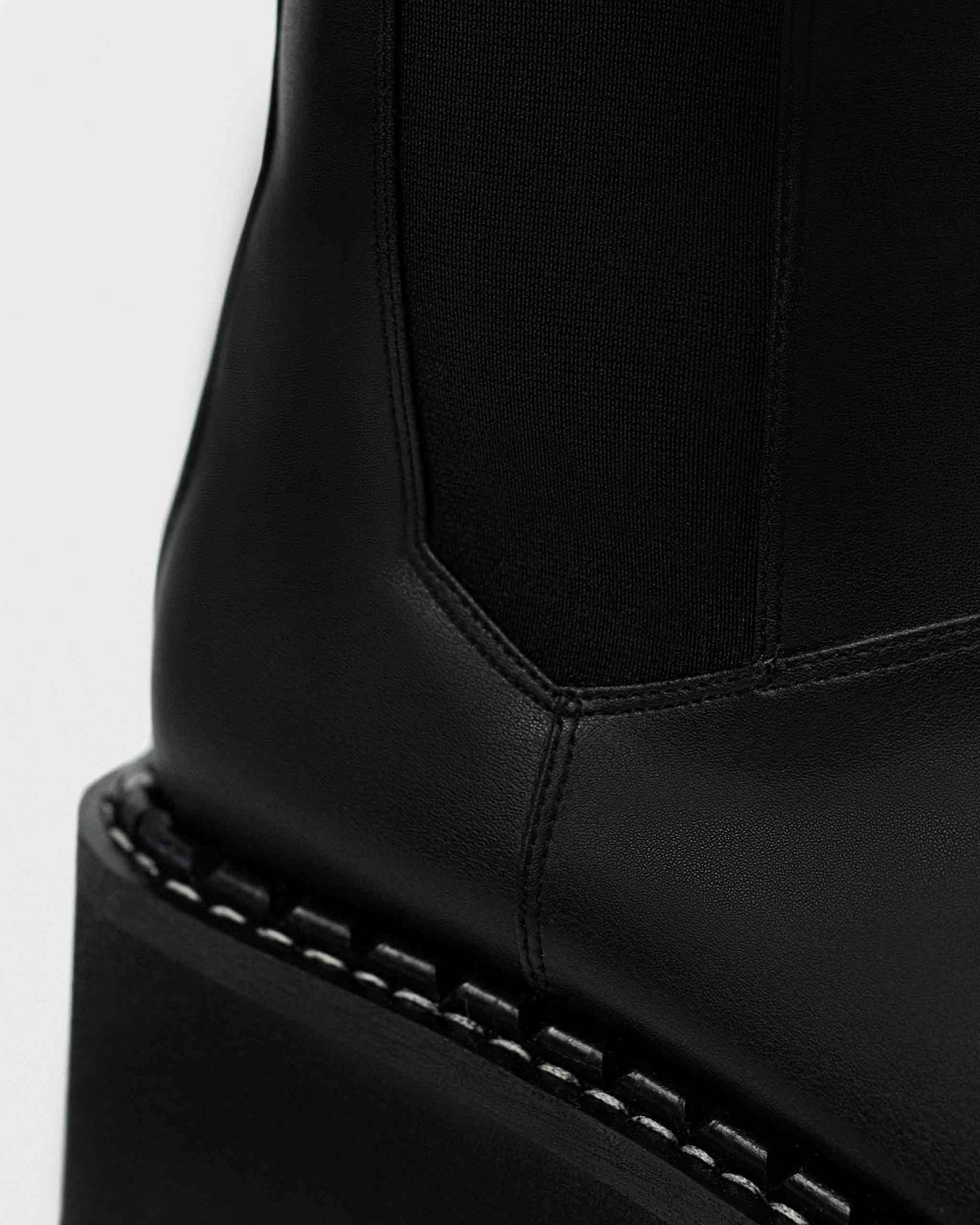 Chelsea Riot Vegea leather boots - Vegan America