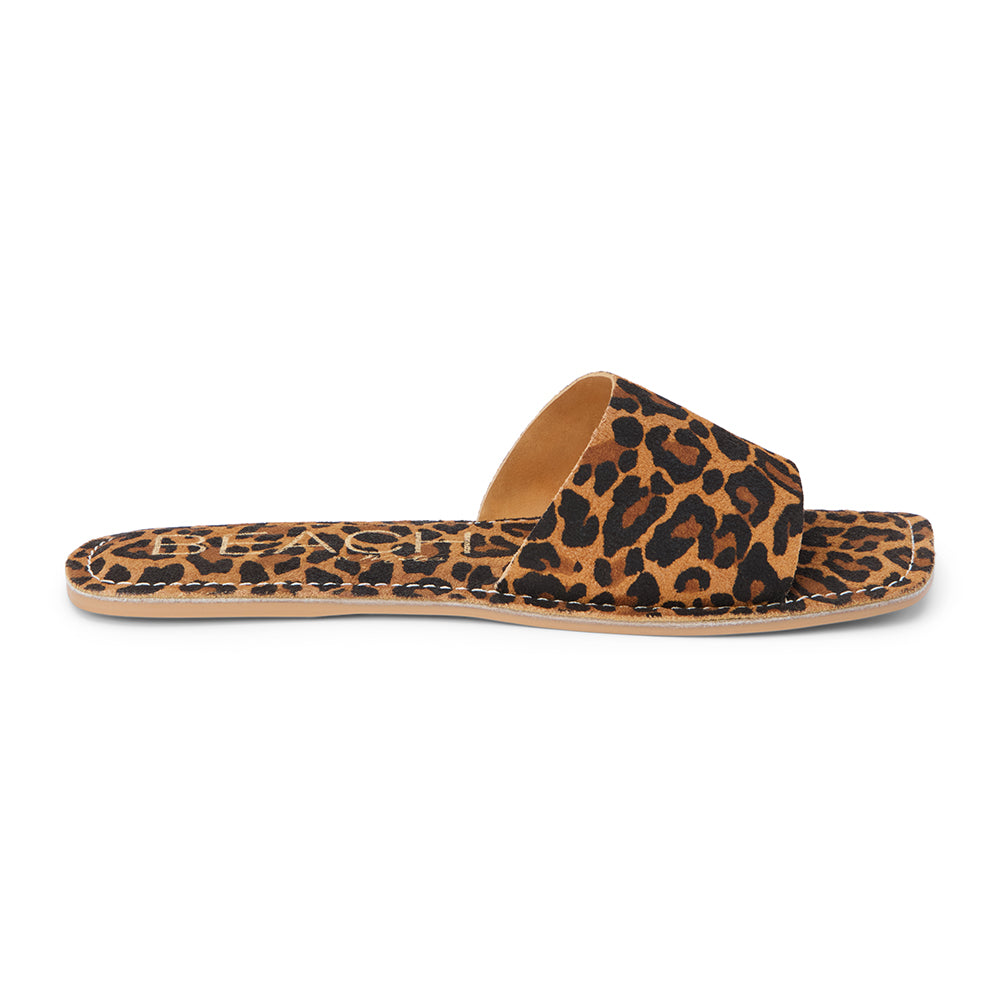 Comfortable and trendy slide sandals with a bold leopard print, perfect for adding a touch of animal print to your casual look.