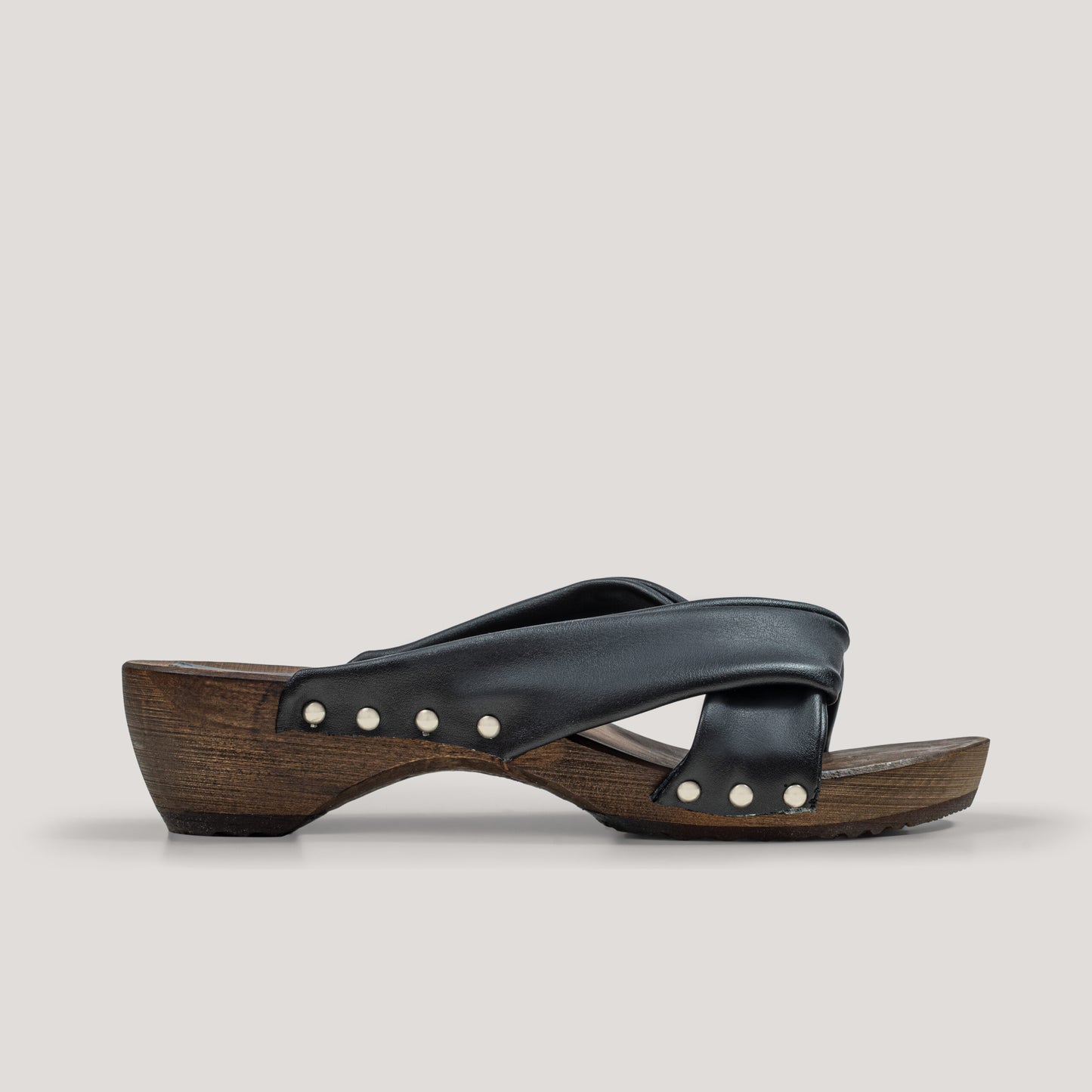 „Take me to Tokyo!” vegan grape leather wodden clogs