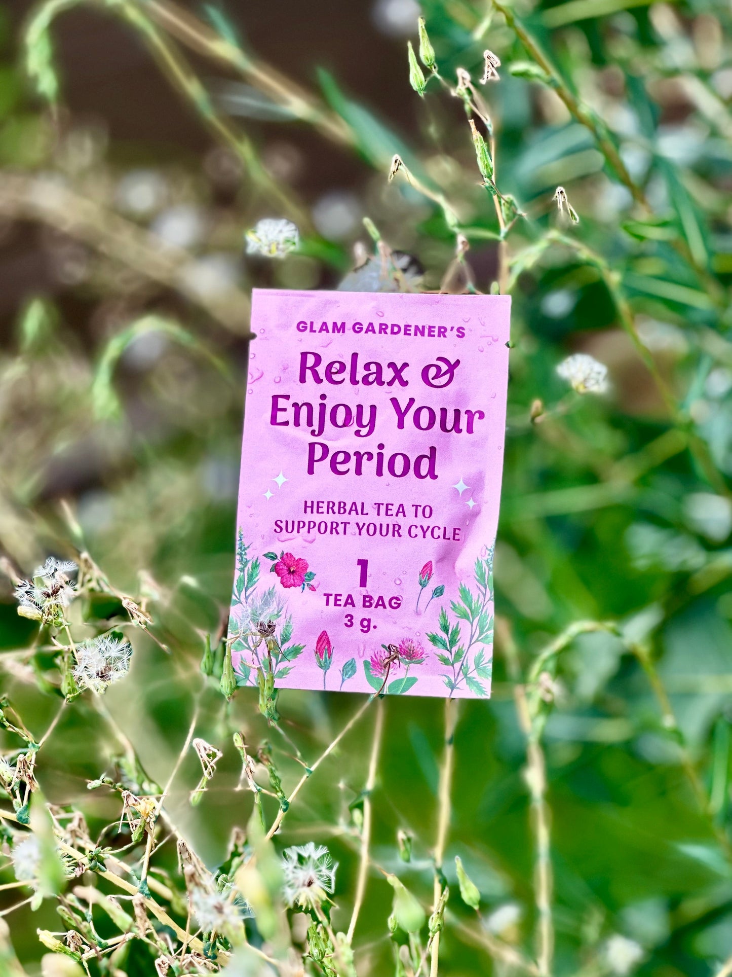 Relax & Enjoy Your Period • Single tea bag • Herbal tea with Mugwort, Wild Lettuce, Red Clover & Hibiscus
