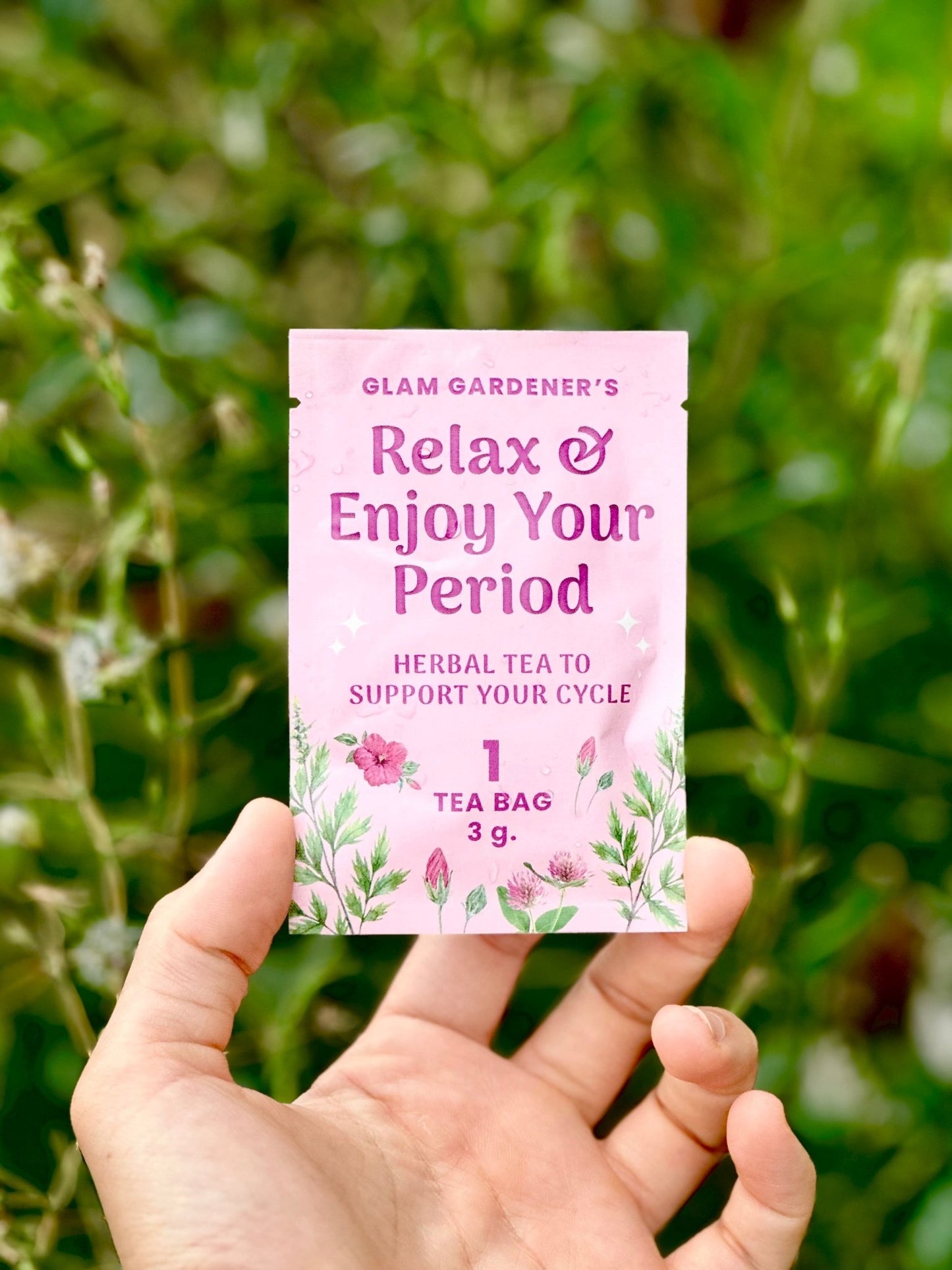 Relax & Enjoy Your Period • Single tea bag • Herbal tea with Mugwort, Wild Lettuce, Red Clover & Hibiscus - Vegan America