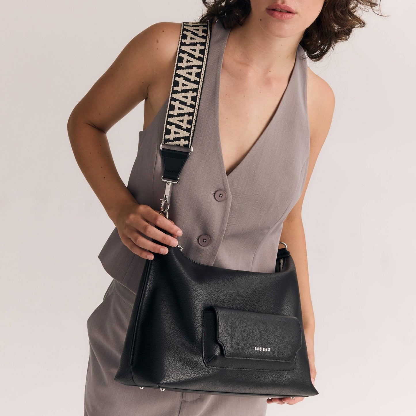 Pebble Transit Day Bag - Noir + Silver