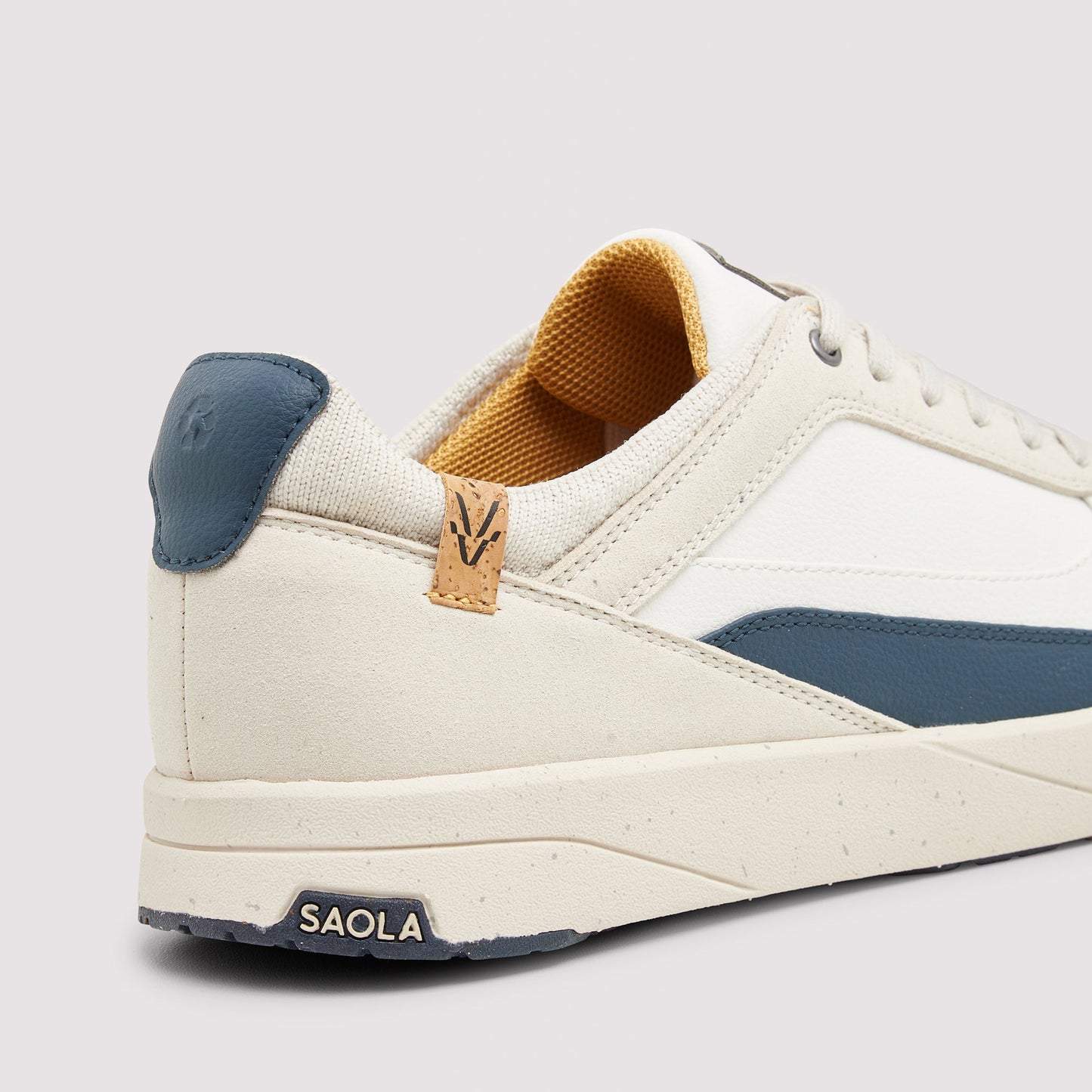 Quito M White Navy