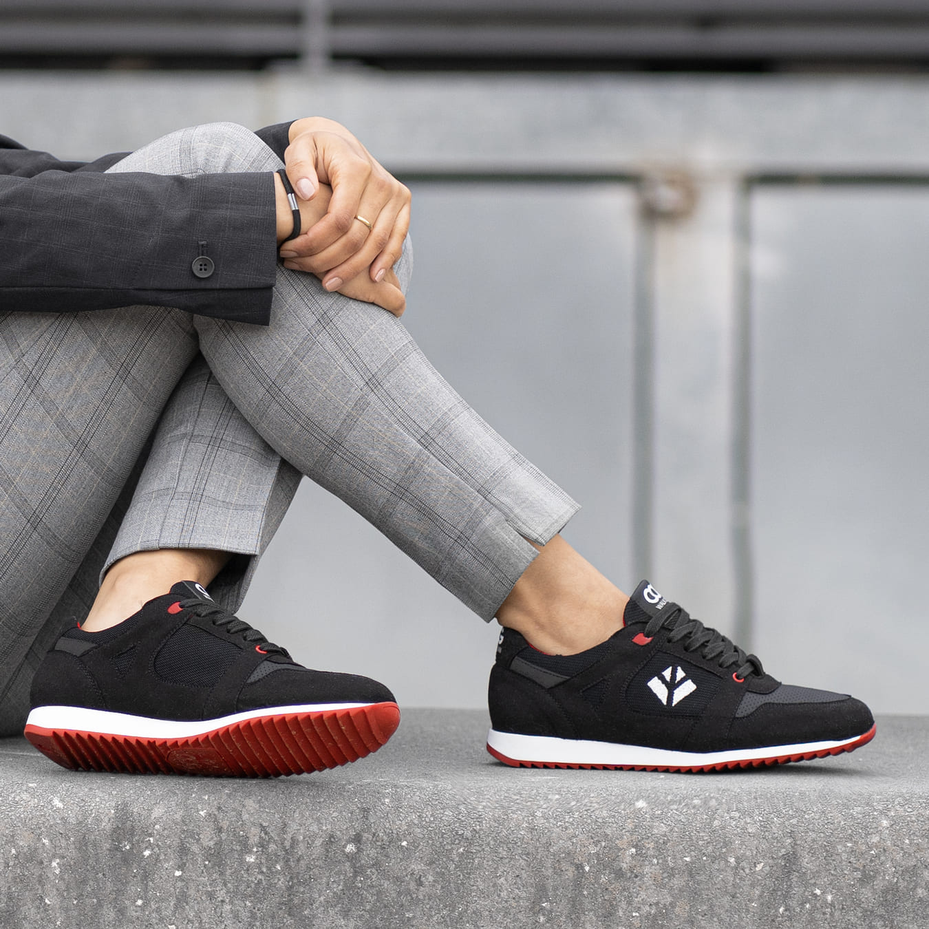 Imperfect - Raven - Black / Red_F 37 - Vegan America