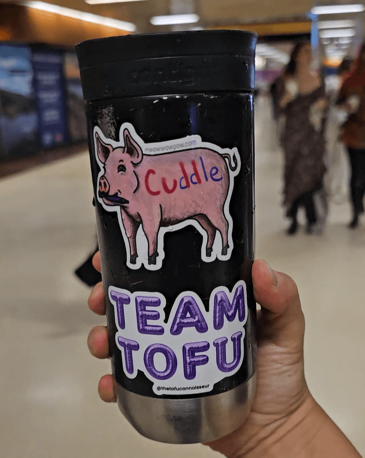 Cuddle - Pig - Vegan America
