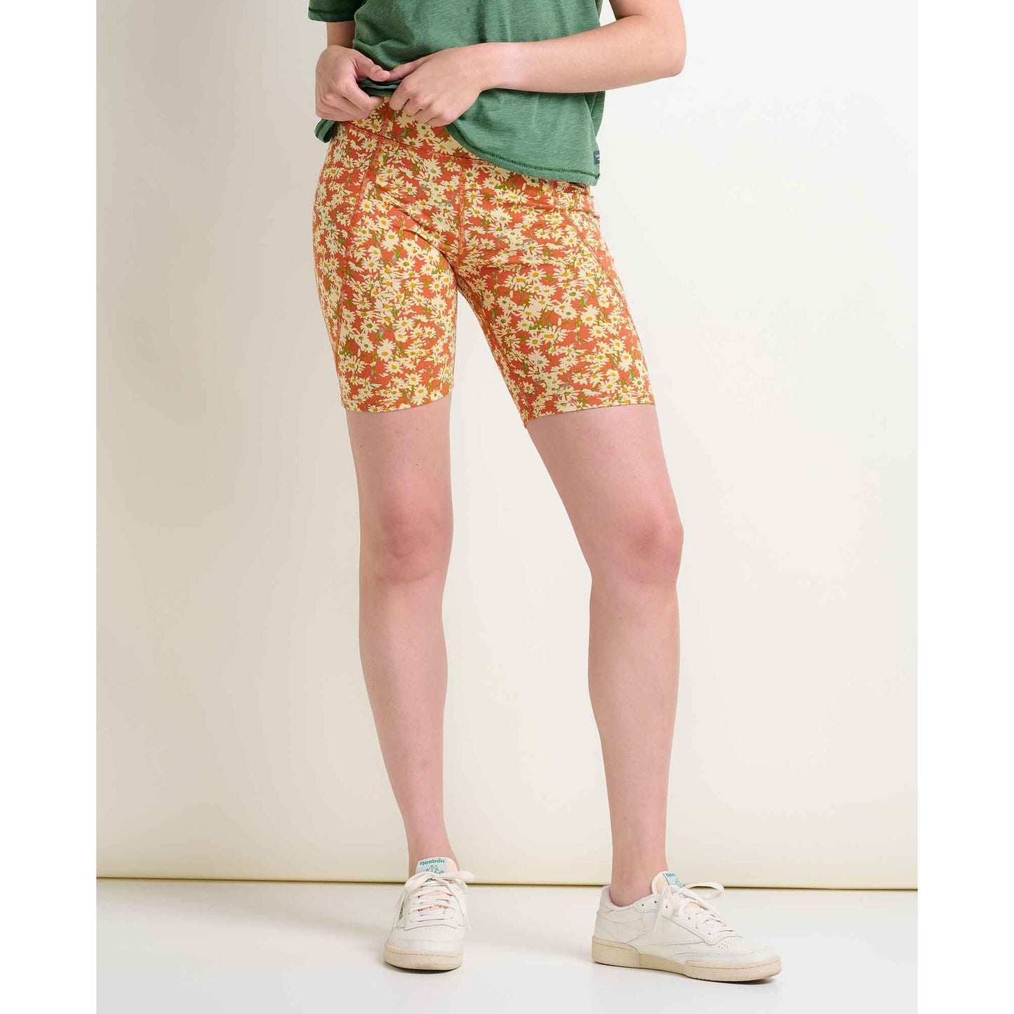 msg:Chloe is 5'10" and is wearing a size Small.