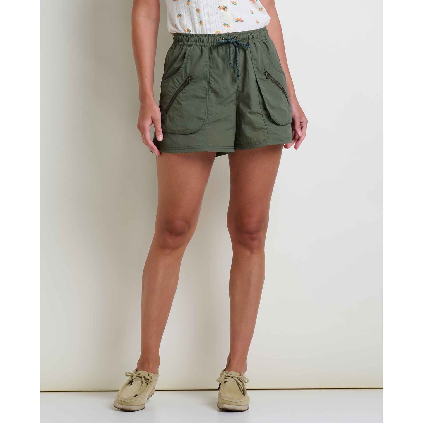 msg:Logan is 5'9½" and is wearing a size small.
