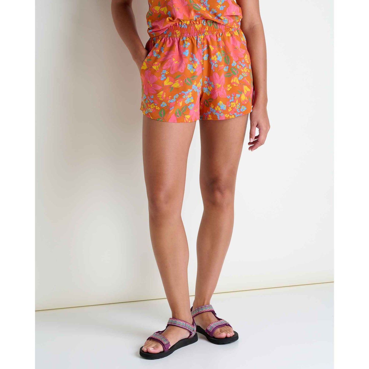 msg:Kayla is 5'9" and is wearing a size Small.