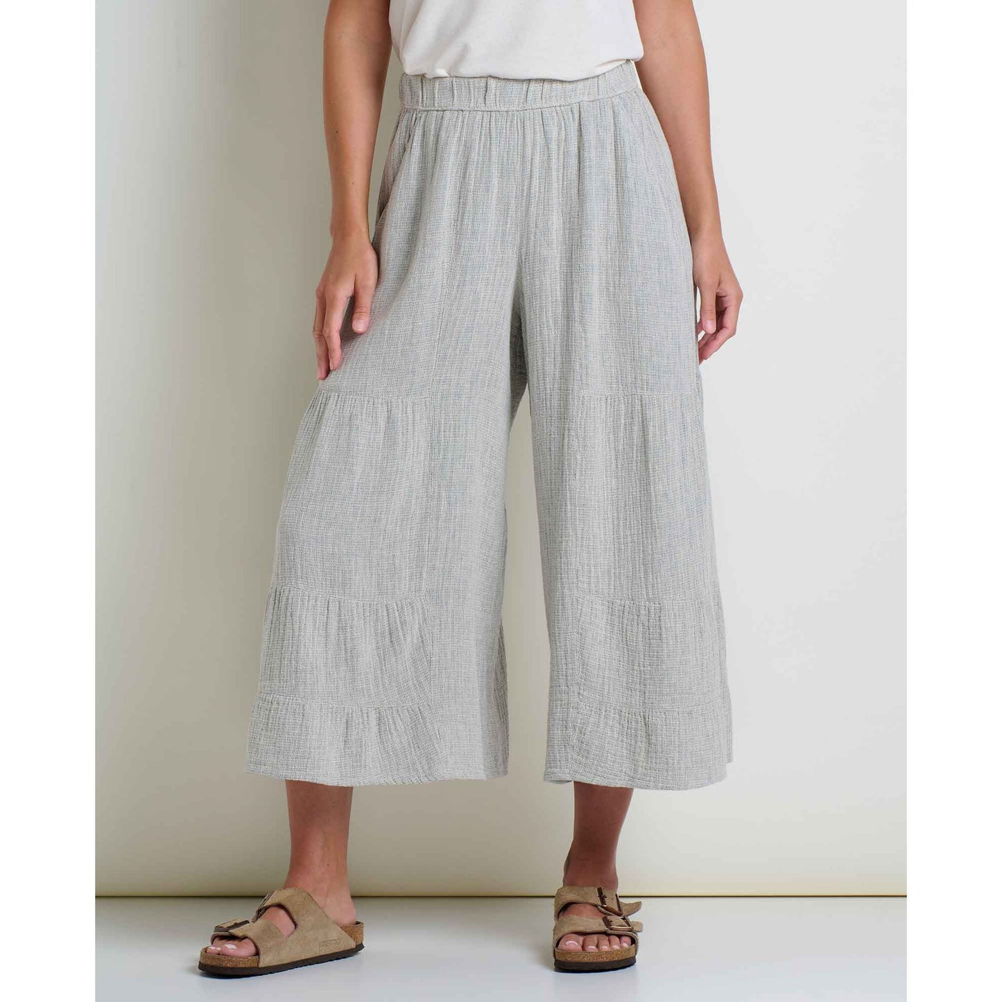 msg:Logan is 5'9½" and is wearing a size small.