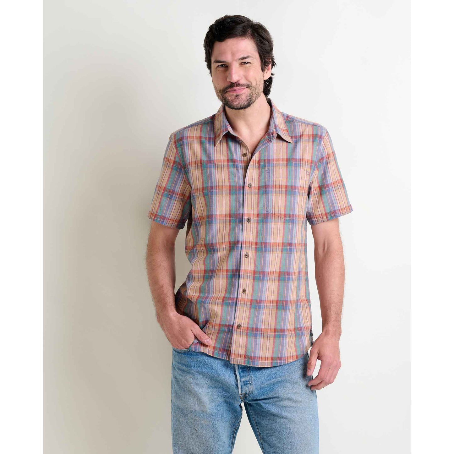 msg:Craig is 6'1" and is wearing a size Medium.