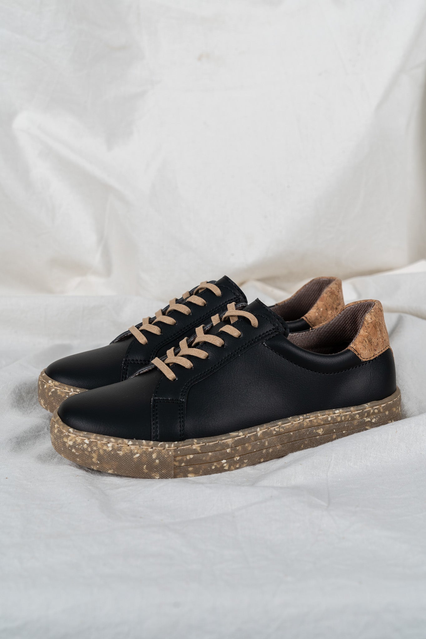 Plant - based DORI sneakers – black & cork - Vegan America
