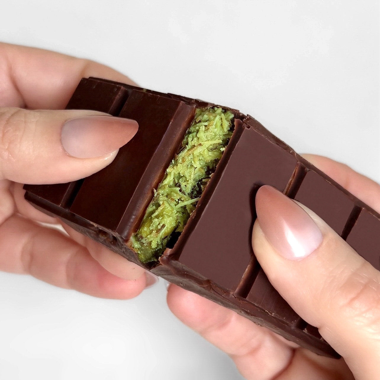 Dubai Chocolate knafeh Pistachio Chocolate Bar. 3.2oz/90g