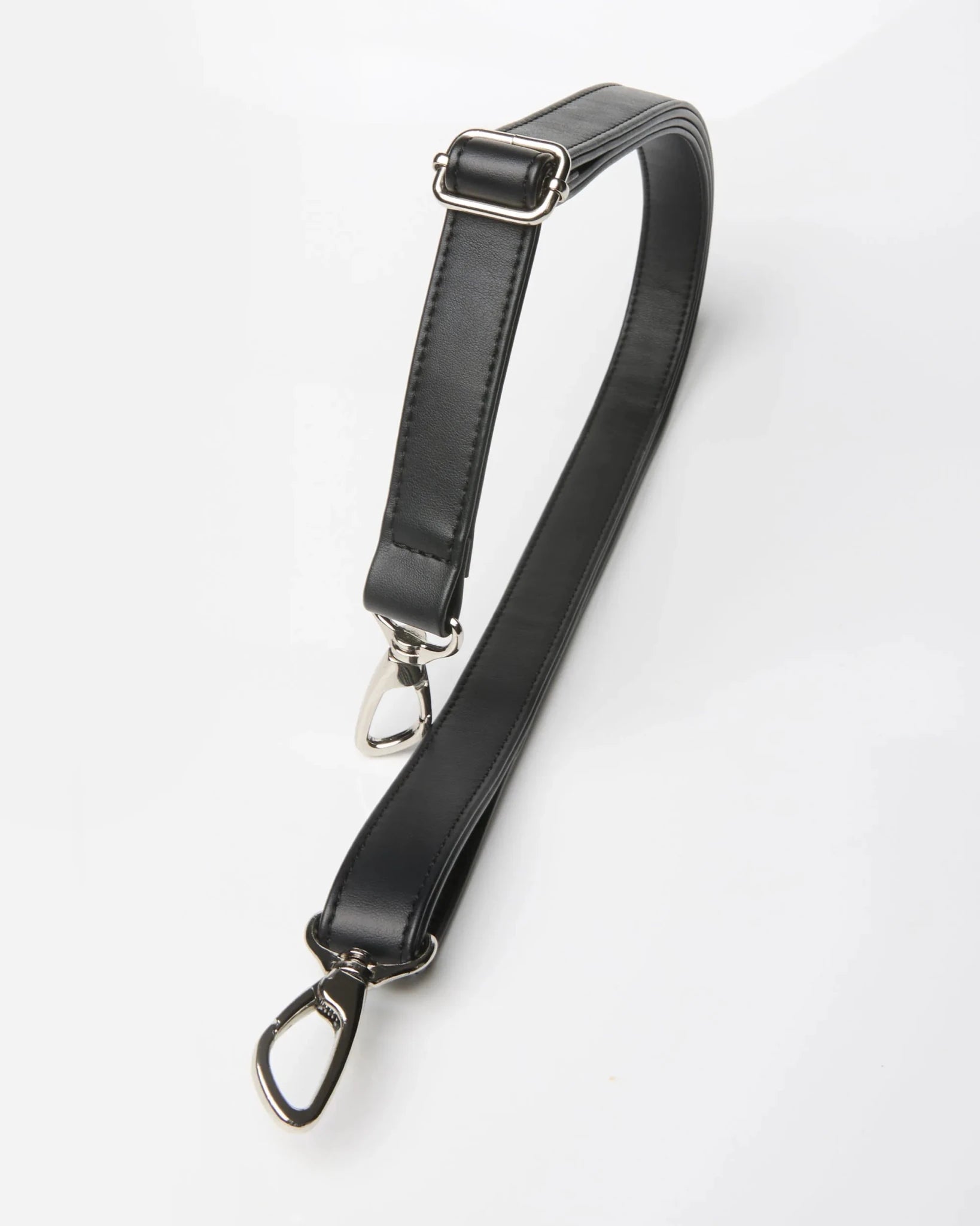 Vamp B - Bag of grape - based vegan leather - Vegan America