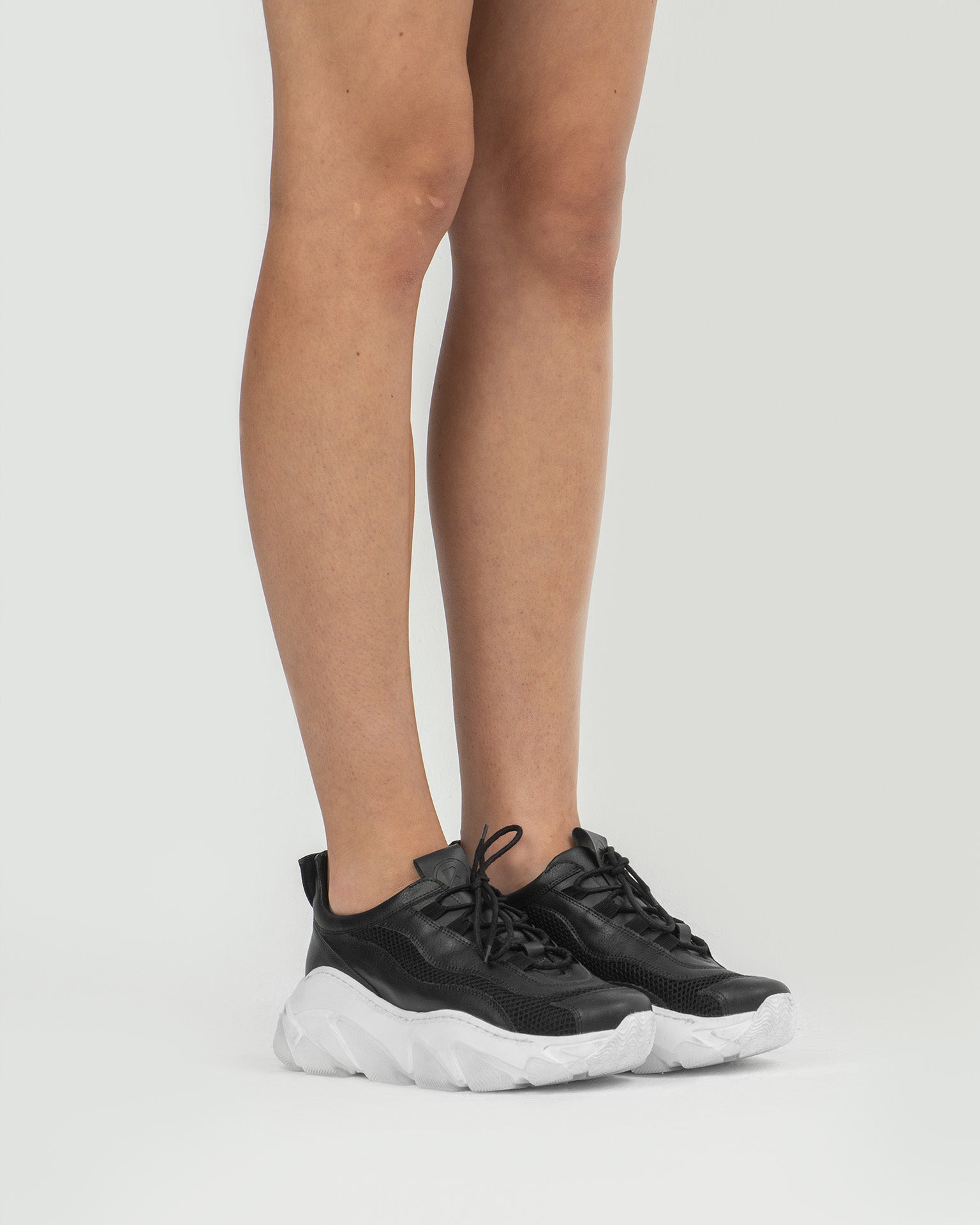 Daddy's Sneakers Black vegan women's sneakers - Vegan America