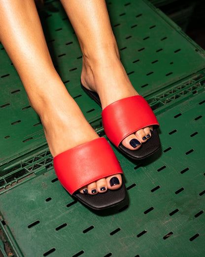 Mellow Slides Red vegan slides made of corn leather - outlet - Vegan America