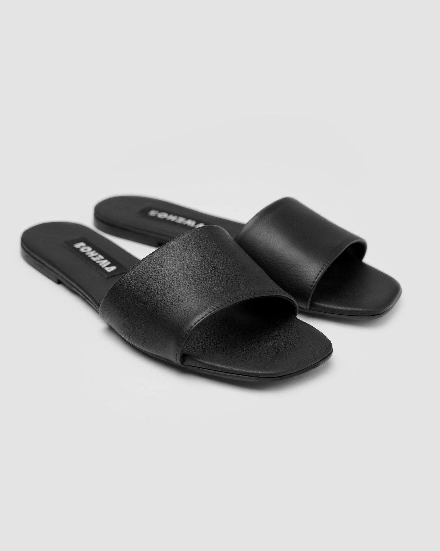 Mellow Slides Black vegan slides made of corn leather - Vegan America
