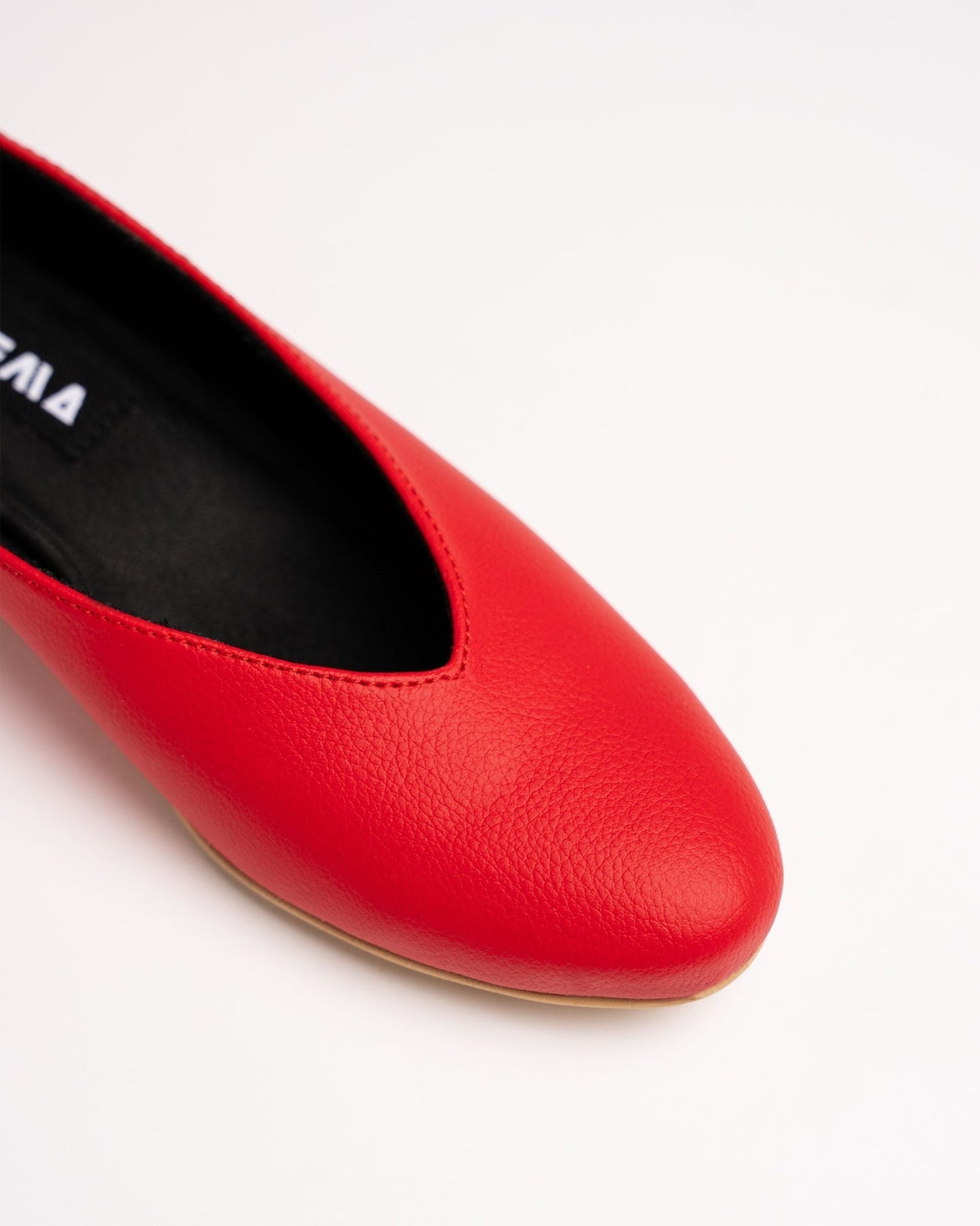 Pumps Red vegan ballerinas made of vegan grape leather Vegea - Vegan America