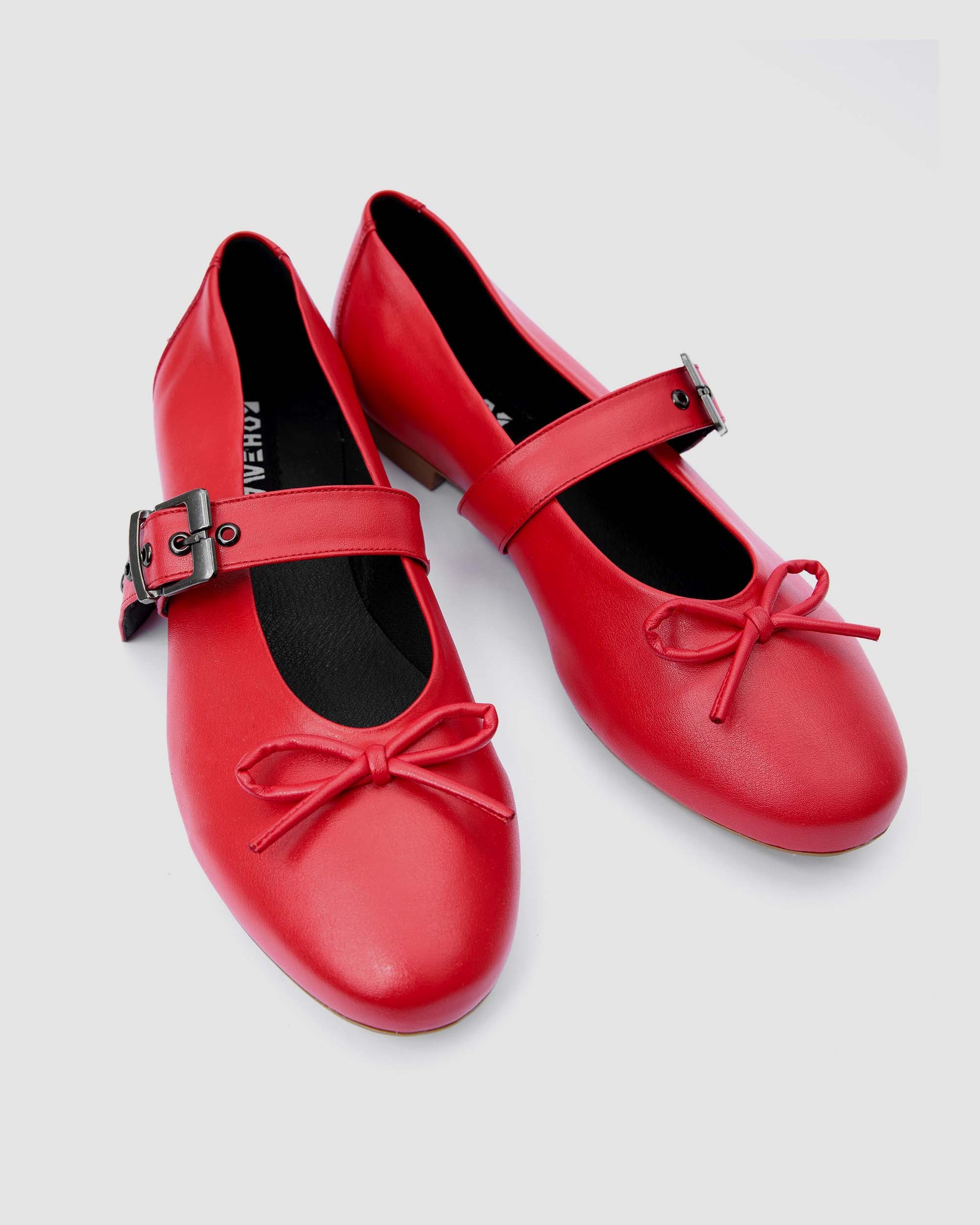 Mara Pumps red ballet flats with a strap - Vegan America
