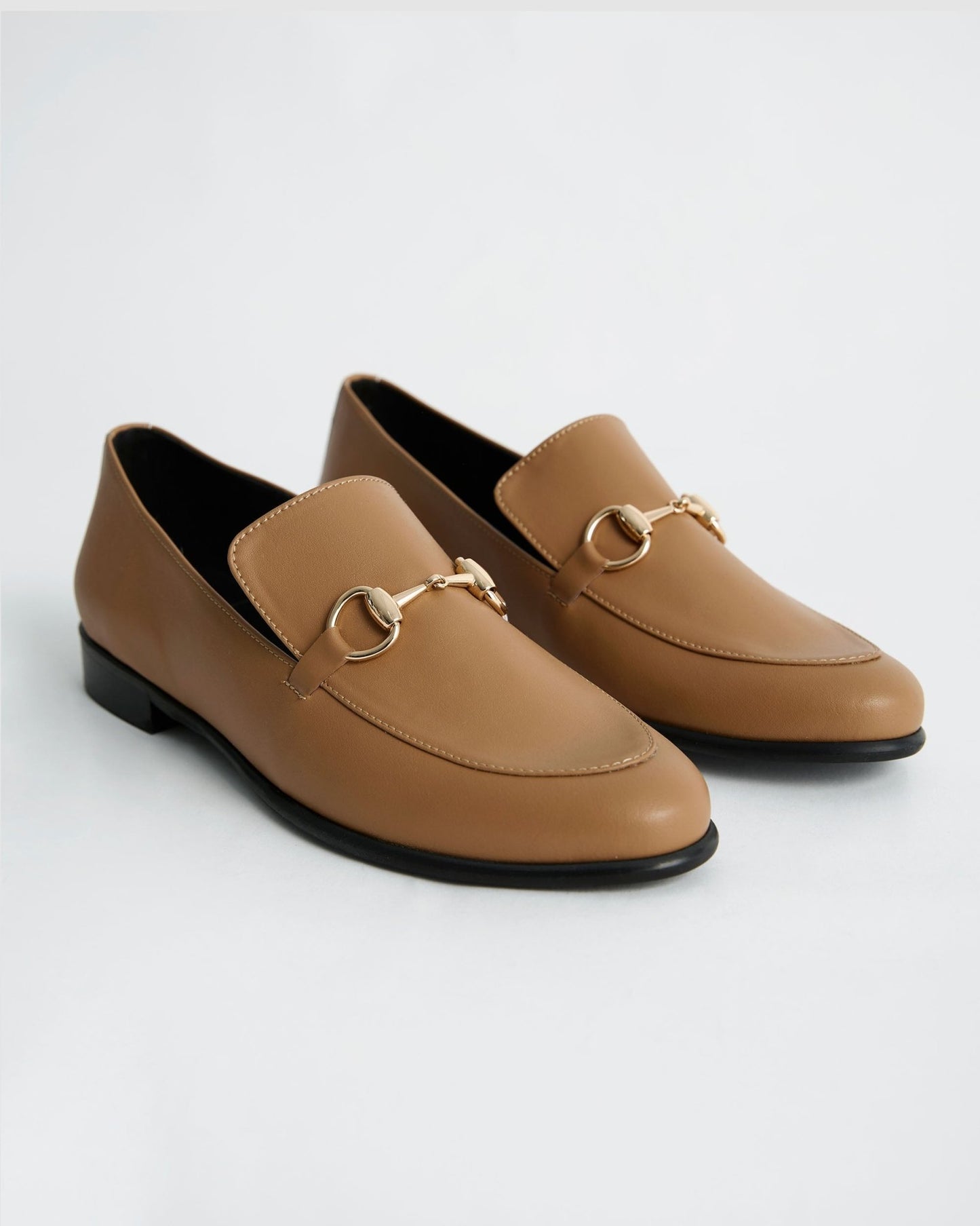 Shiv Loafers beige women's moccasins - Vegan America