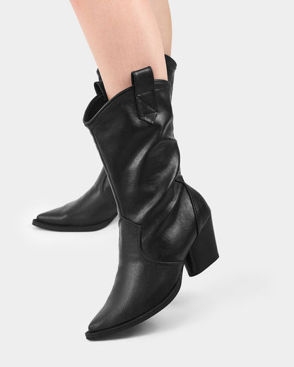 Sleeky Cowboy Boots made of Vegea grape leather - Vegan America