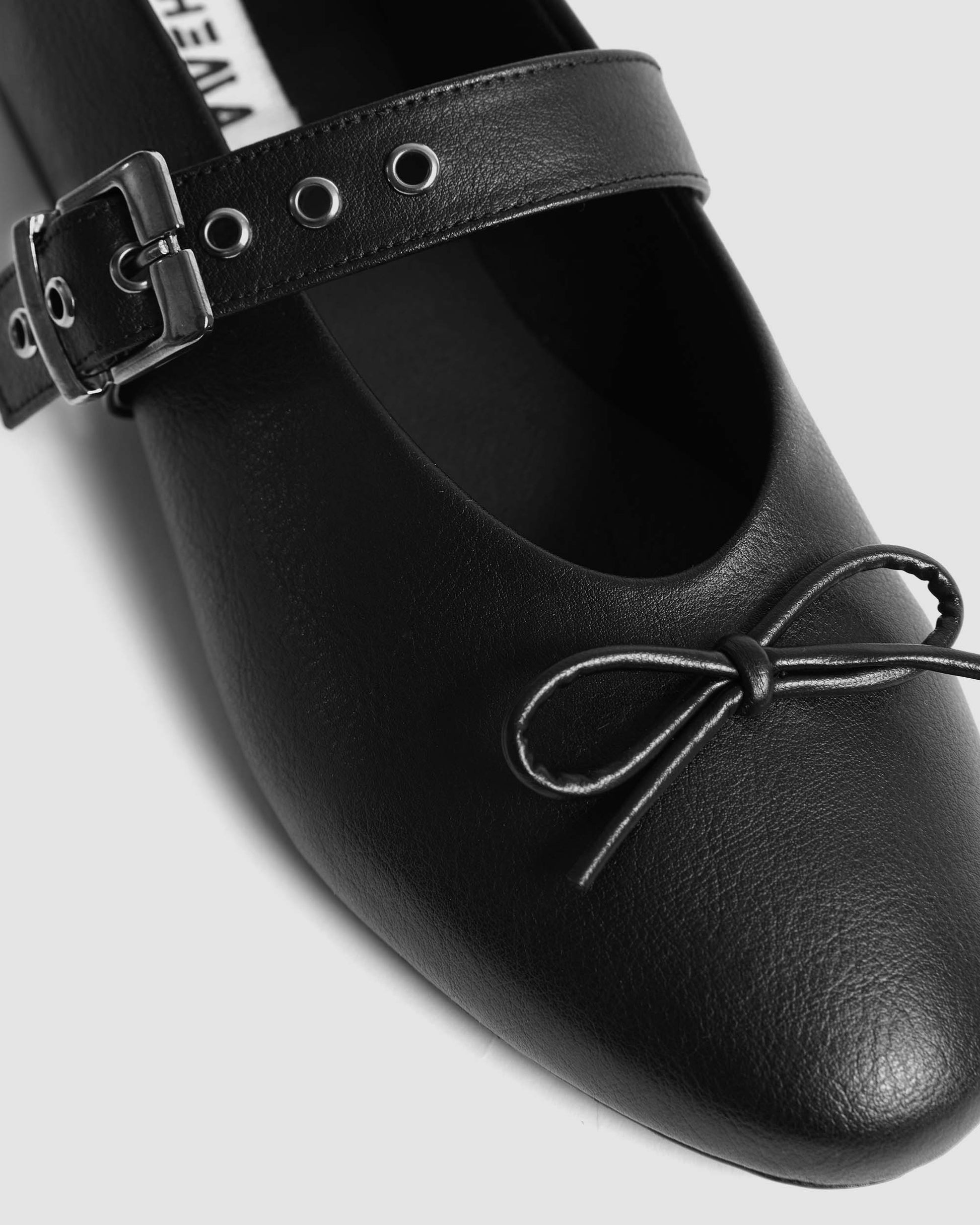 Mara Pumps black ballerinas with a bow - Vegan America