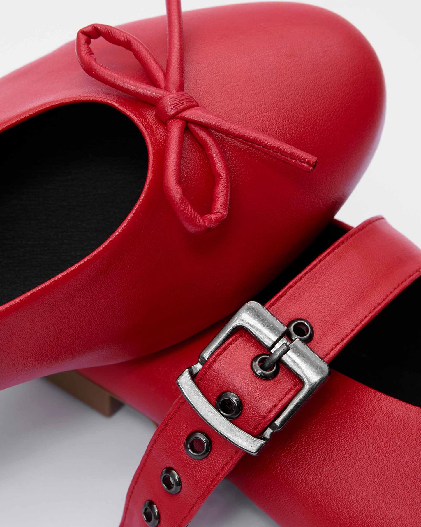 Mara Pumps red ballet flats with a strap - Vegan America