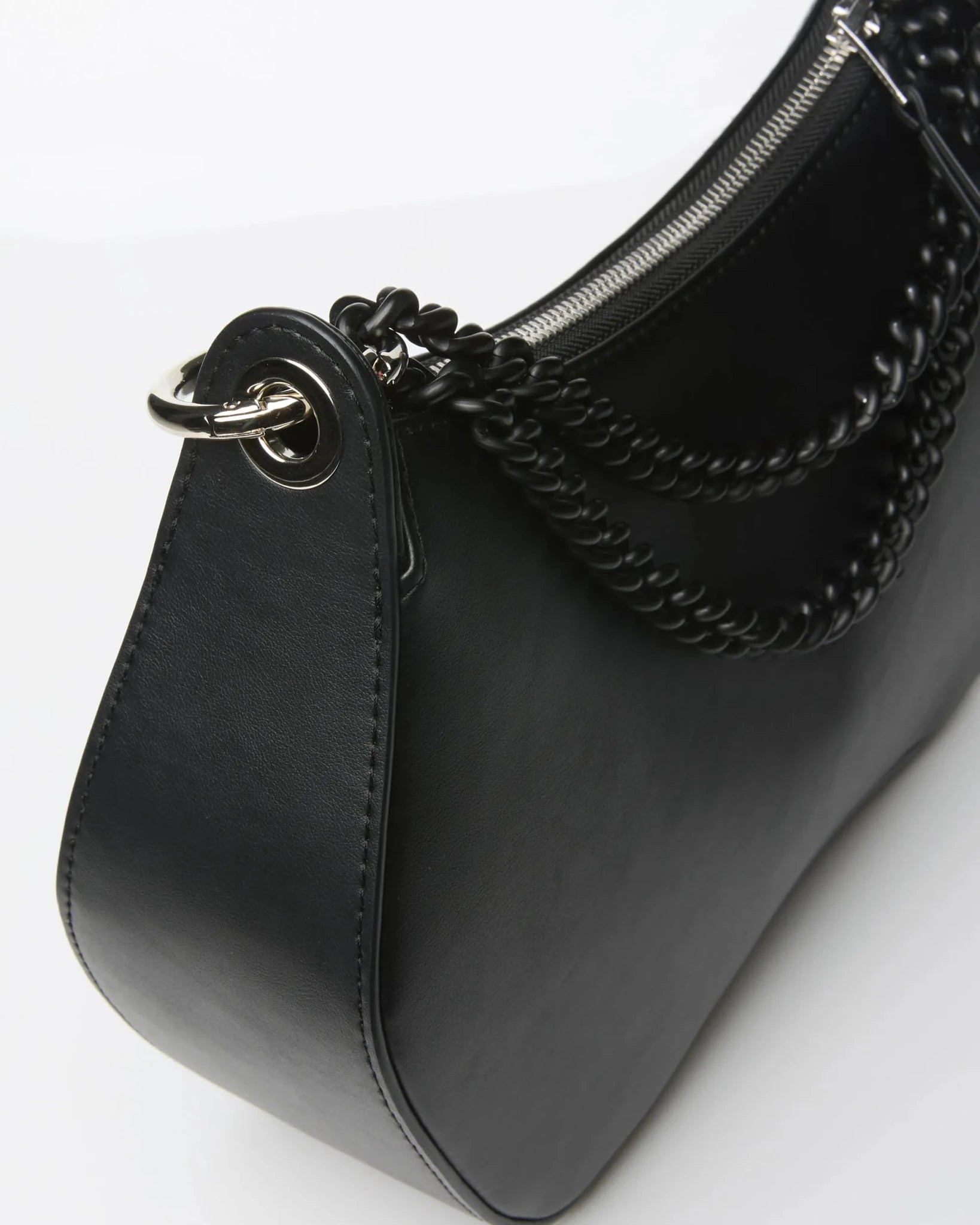 Vamp B - Bag of grape - based vegan leather - Vegan America