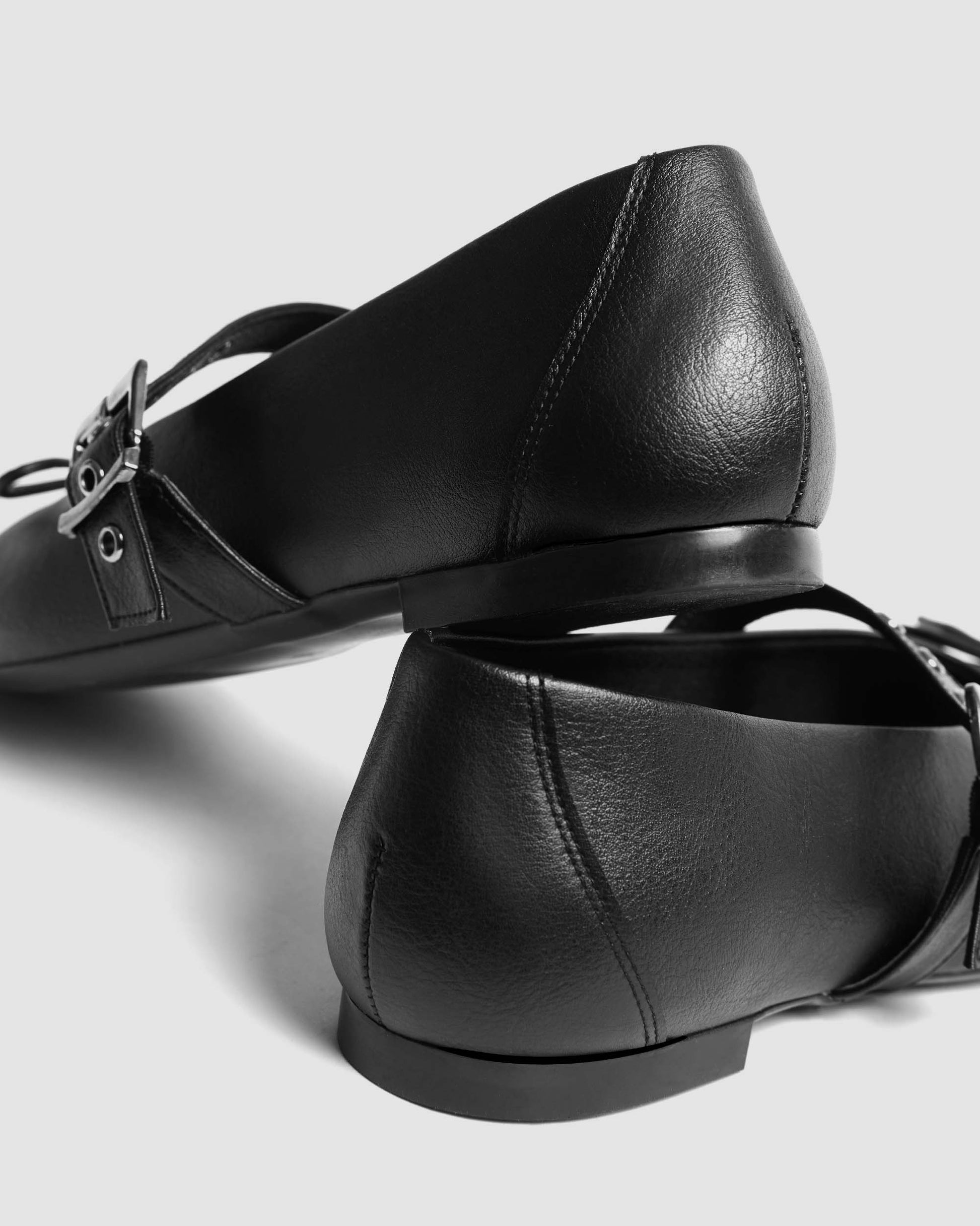 Mara Pumps black ballerinas with a bow - Vegan America