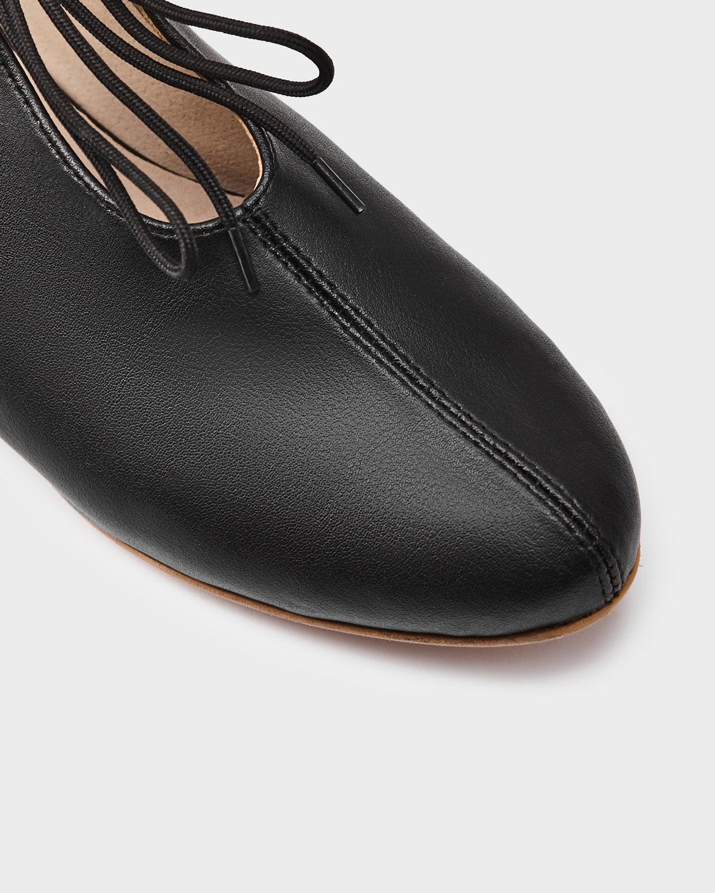 Akira Pumps Black Nopal ballerinas made of cactus leather - Vegan America
