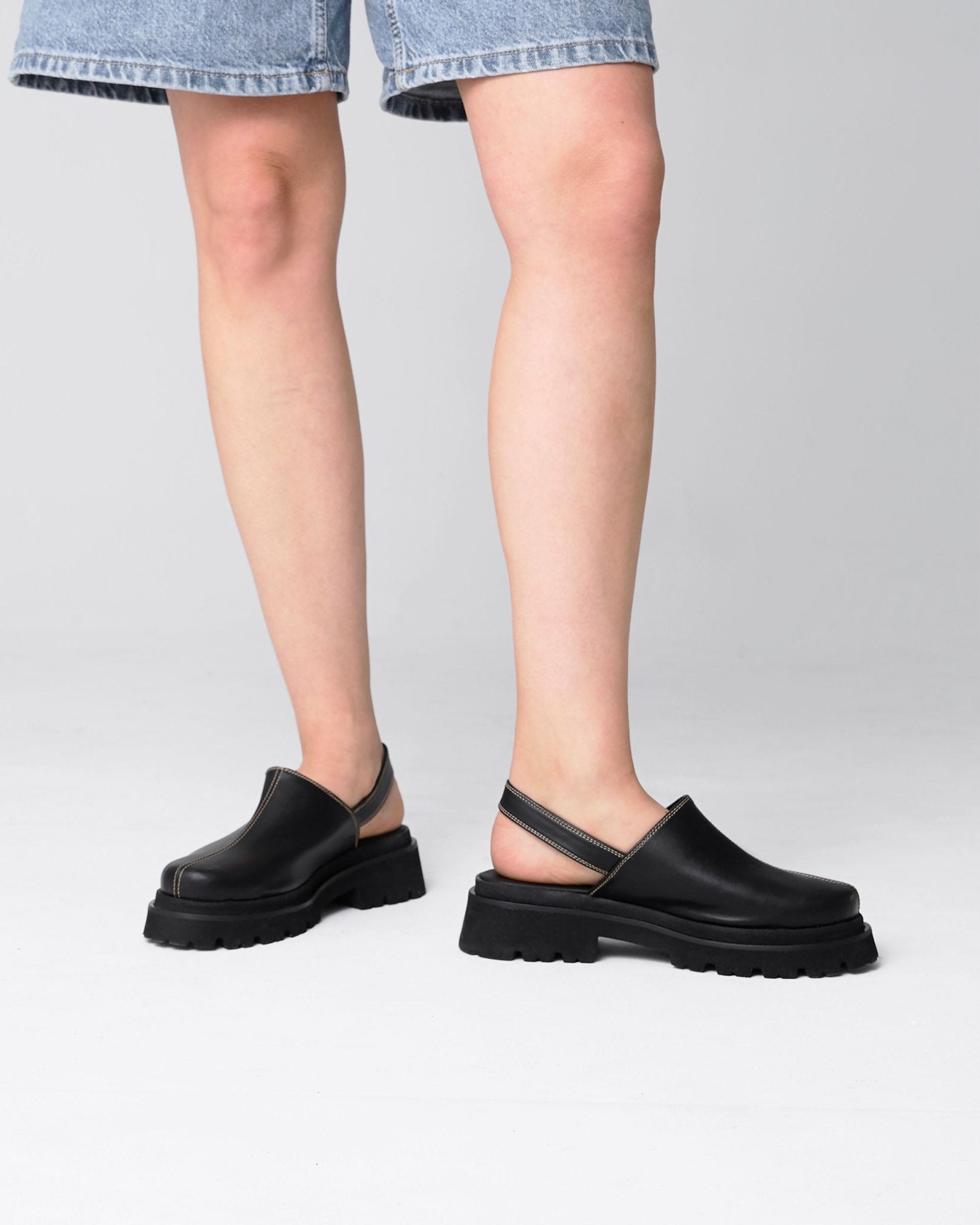 Urban Clogs made of vegan grape leather - Vegan America
