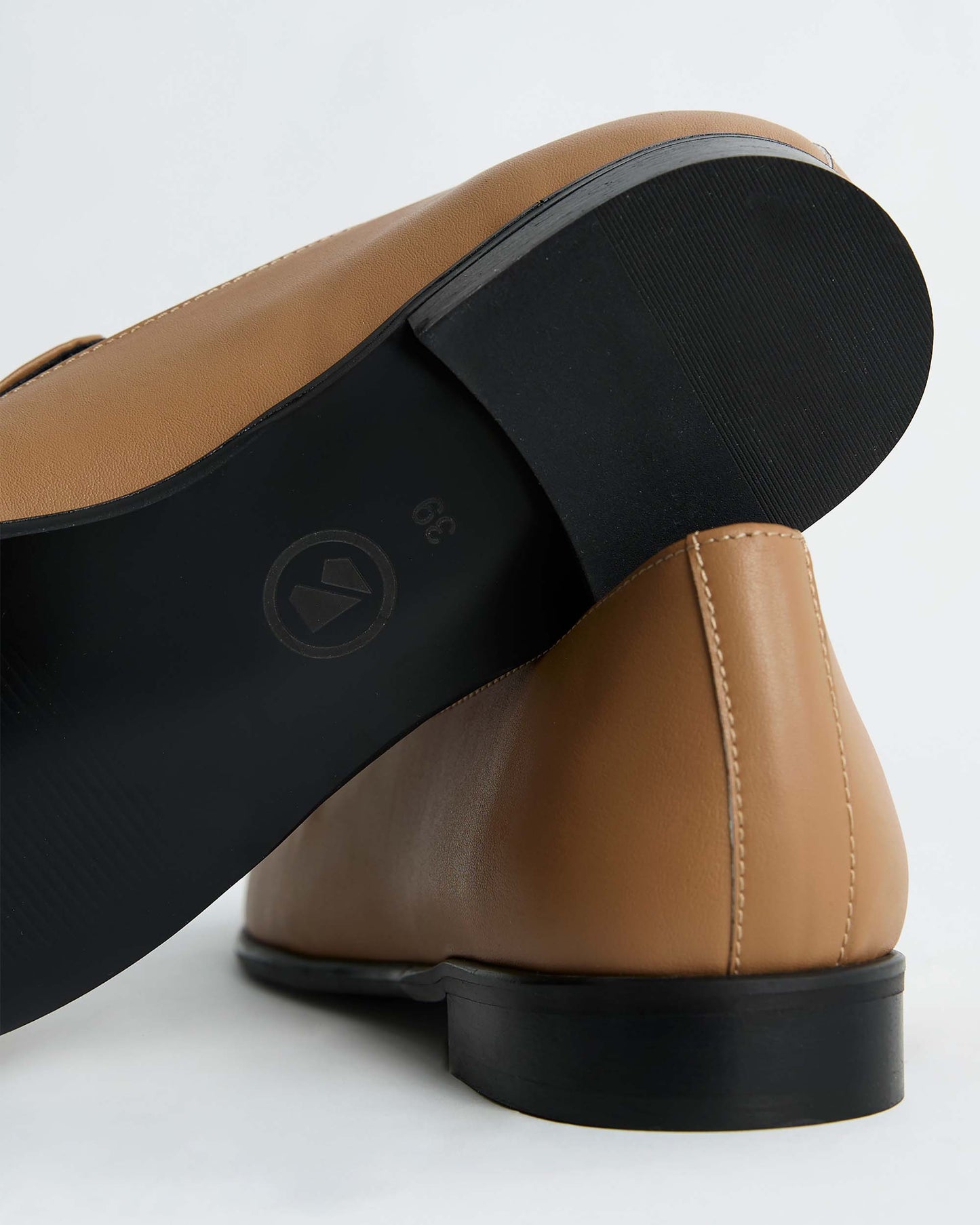 Shiv Loafers beige women's moccasins - Vegan America