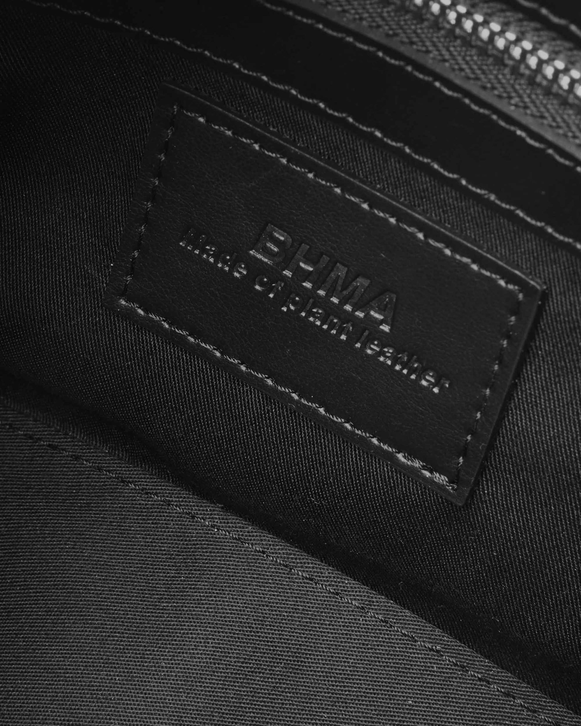 Noir BHMA Bag of grape - based vegan leather - Vegan America