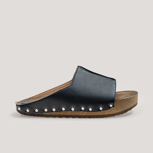 „Pilates, babe!” plant-based clogs - black
