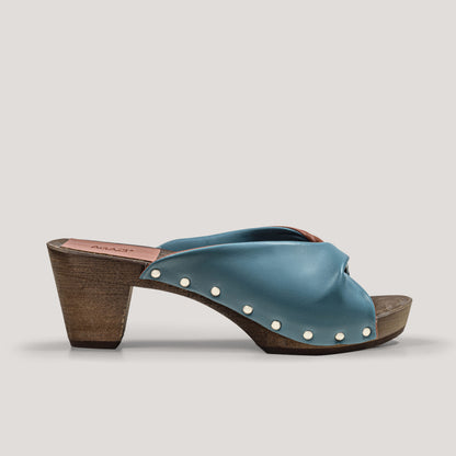 "All that she wants!" – plant-based clogs – jeans & caramel