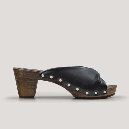 "All that she wants!" - vegan grape leather clogs - black