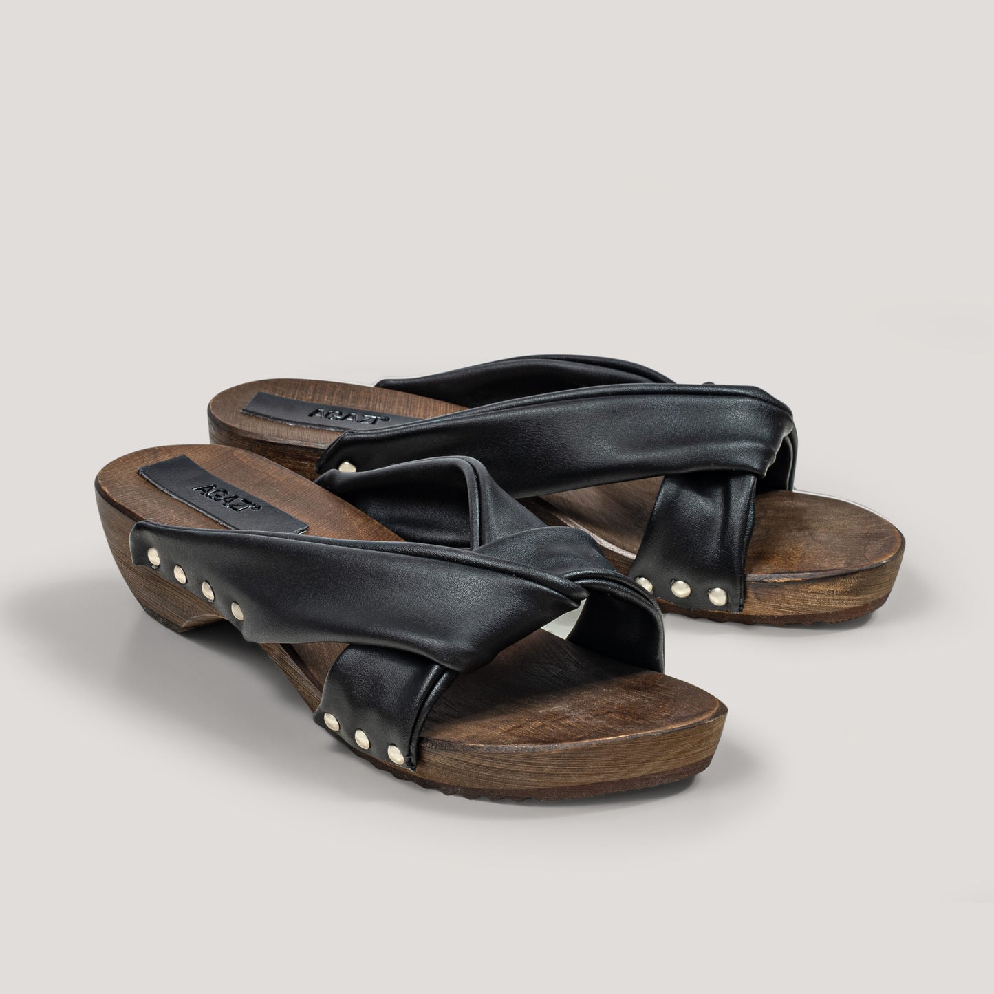 „Take me to Tokyo!” vegan grape leather wodden clogs