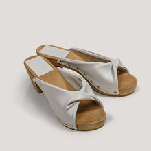 "All that she wants!" - vegan grape leather clogs - cream