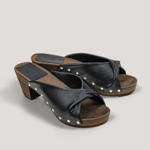"All that she wants!" - vegan grape leather clogs - black