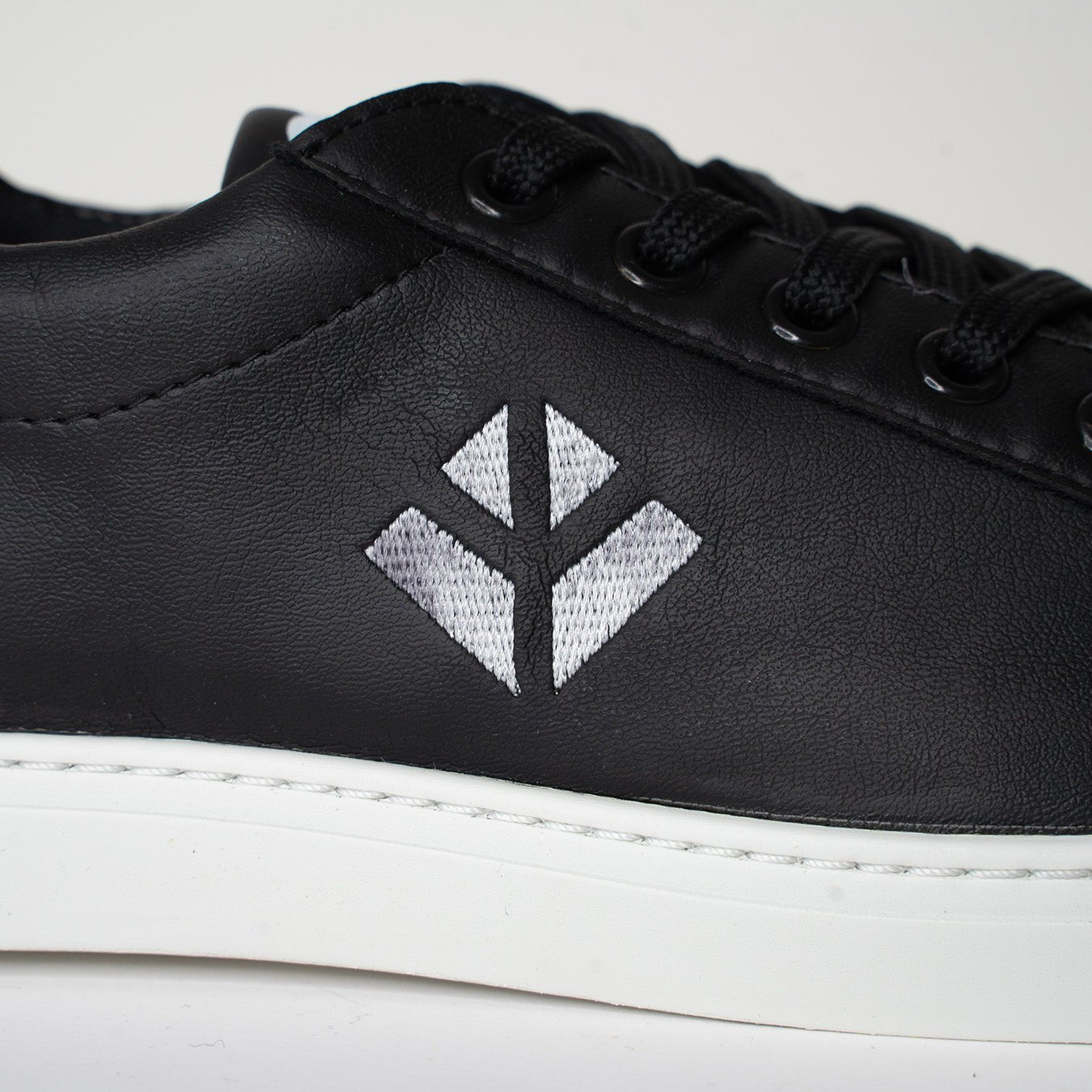 Imperfect - Winton - Black / Red 39 - Vegan America