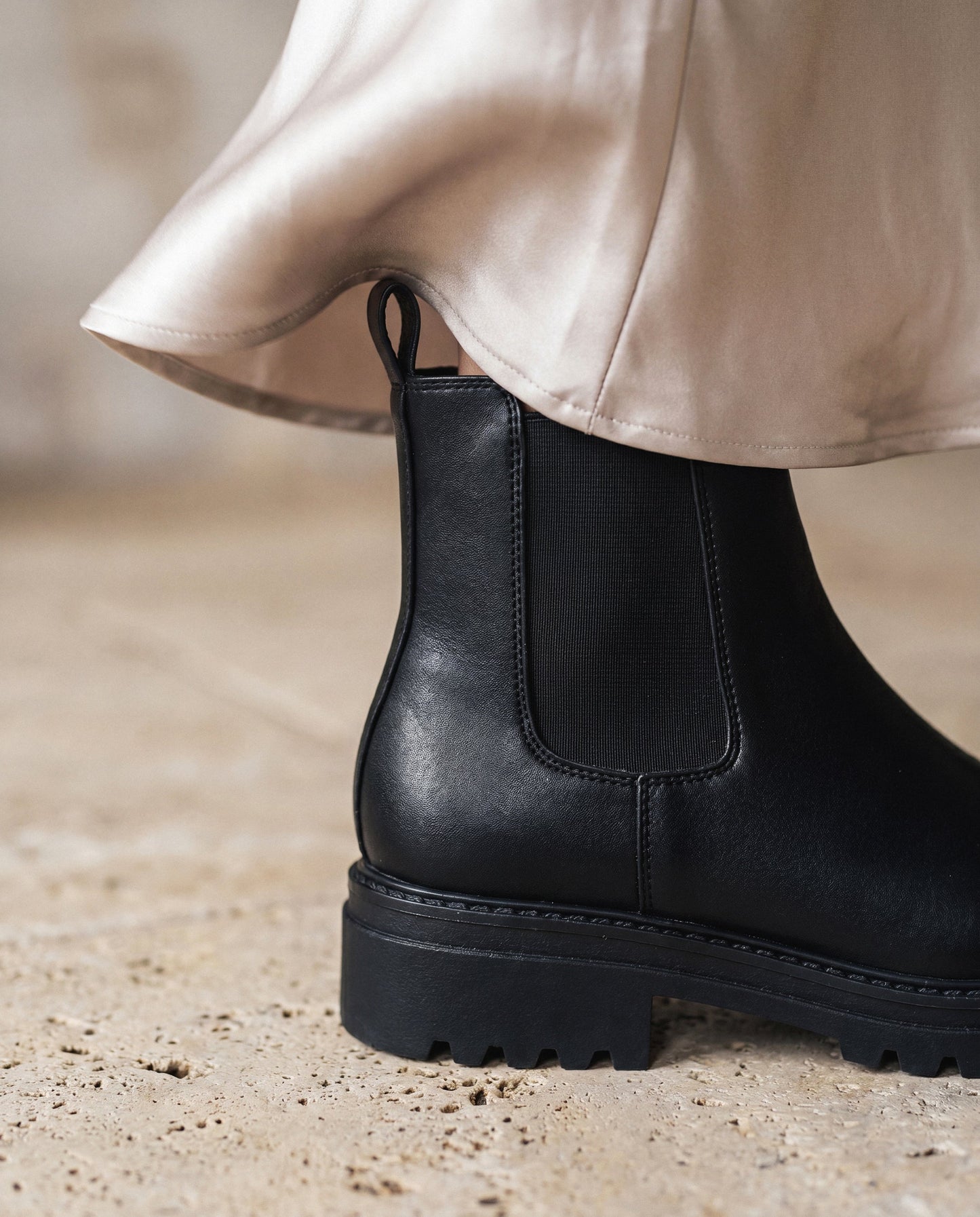Women's Vegan Chelsea Boots Evie Black