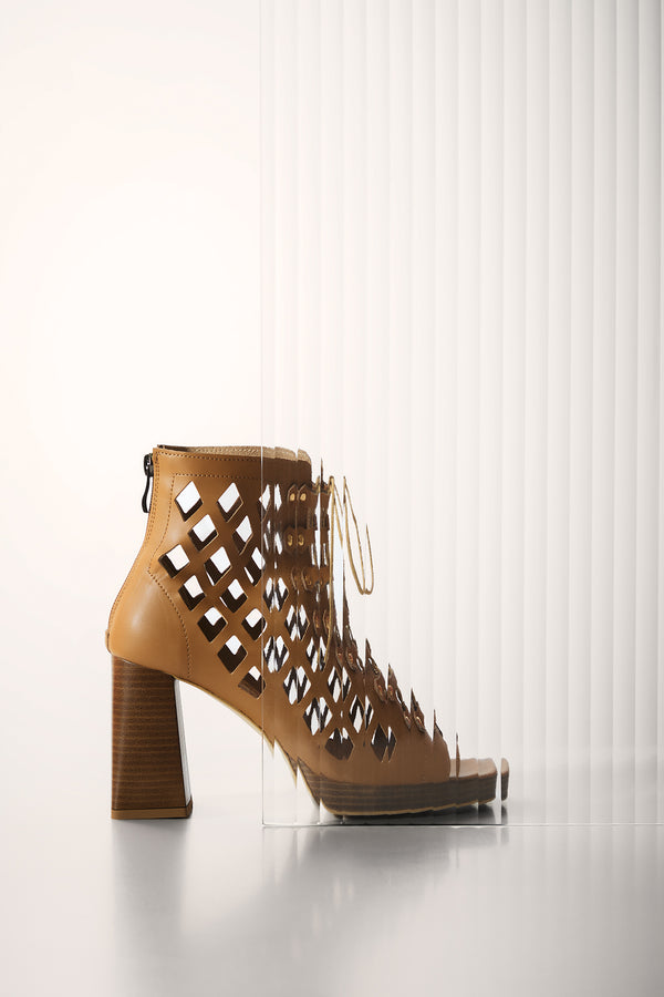 DANCE YOUR WAY (toffi) – cut - out block heel sandals made from mushroom leather - Vegan America