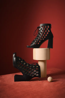 DANCE YOUR WAY (black) – cut-out block heel sandals made from wheat & corn-based leather