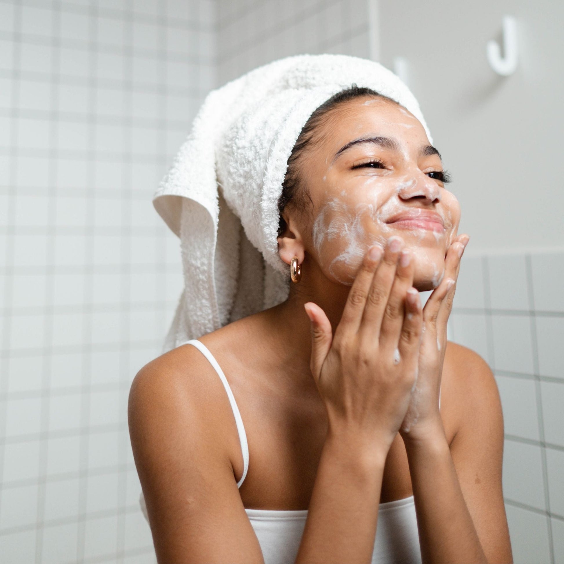 Soothing Daily Facial Wash for Dry & Sensitive Skin - Vegan America