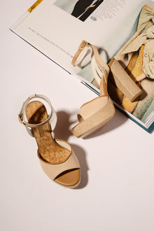 H(OLA)! – beige wedge sandals made from mushroom leather and jute