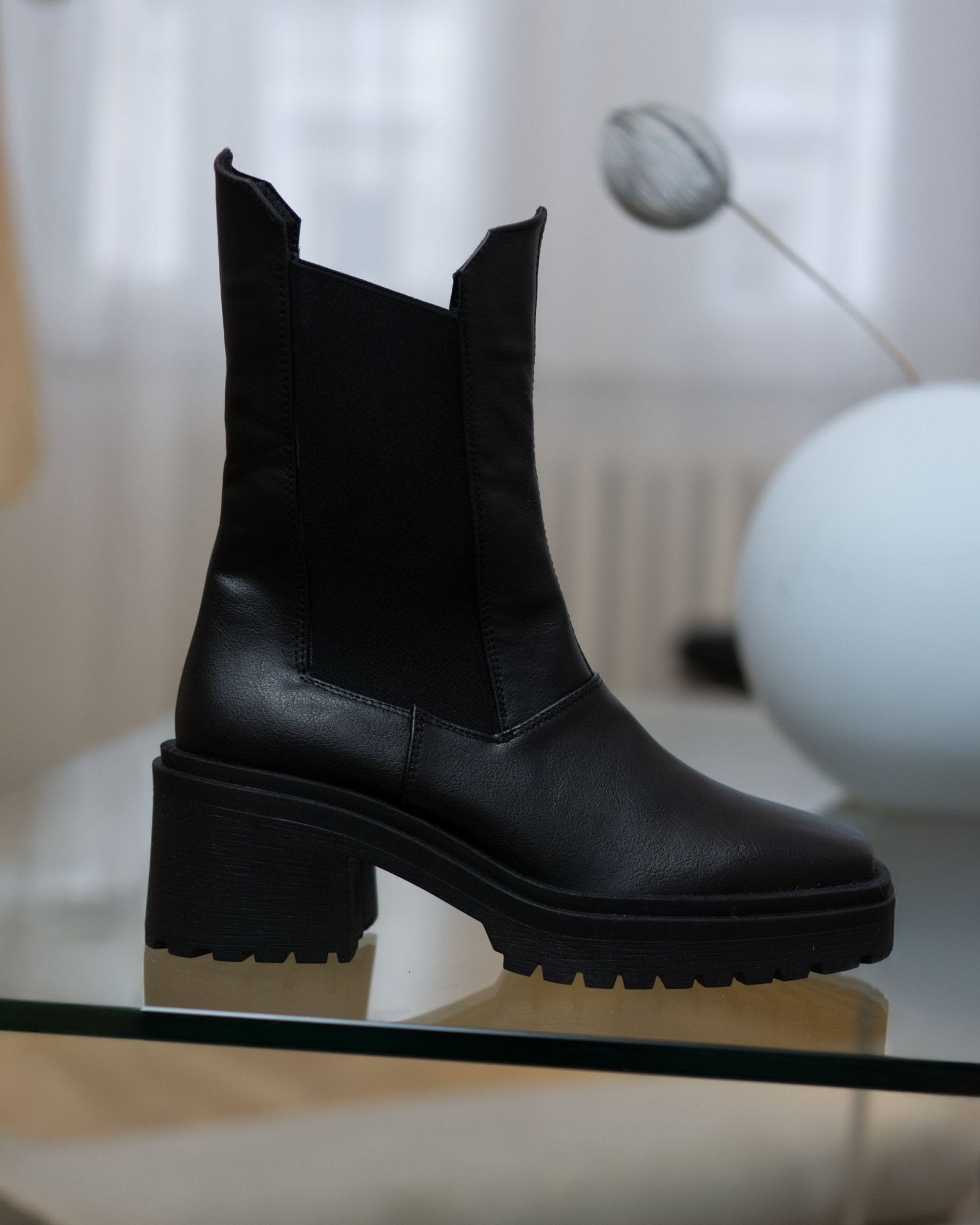 Squared chelsea boots - Vegan America