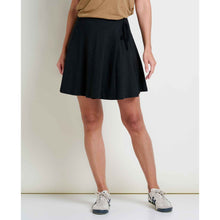msg:Logan is 5'9½" and is wearing a size small.