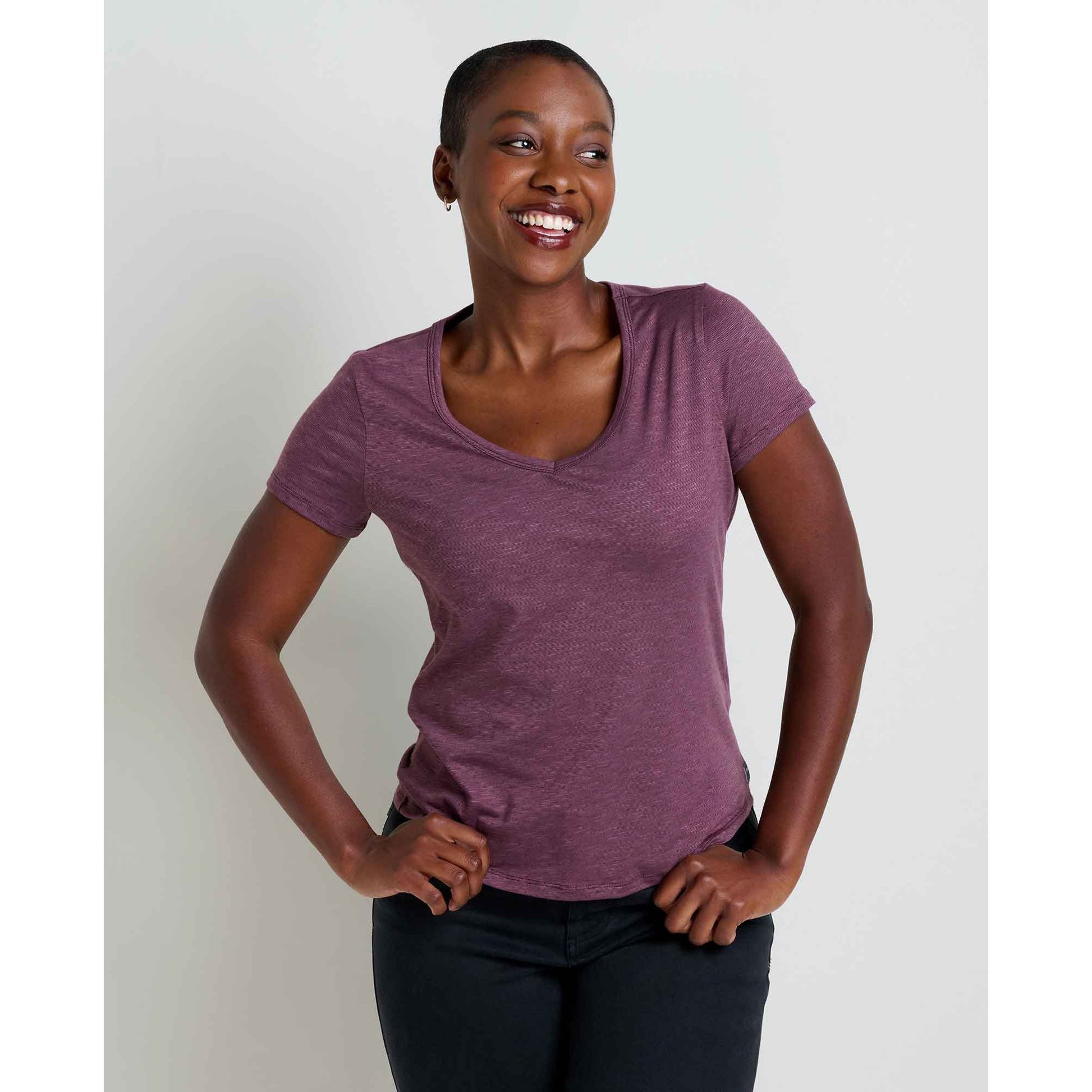 msg:Essence is 5'8" and is wearing a size small.