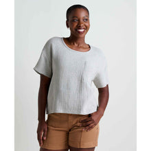 msg:Essence is 5'8" and is wearing a size small.